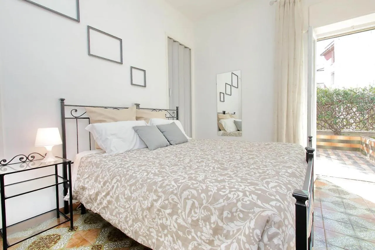Timeless St Peter Terrace Apartment Rome Italy