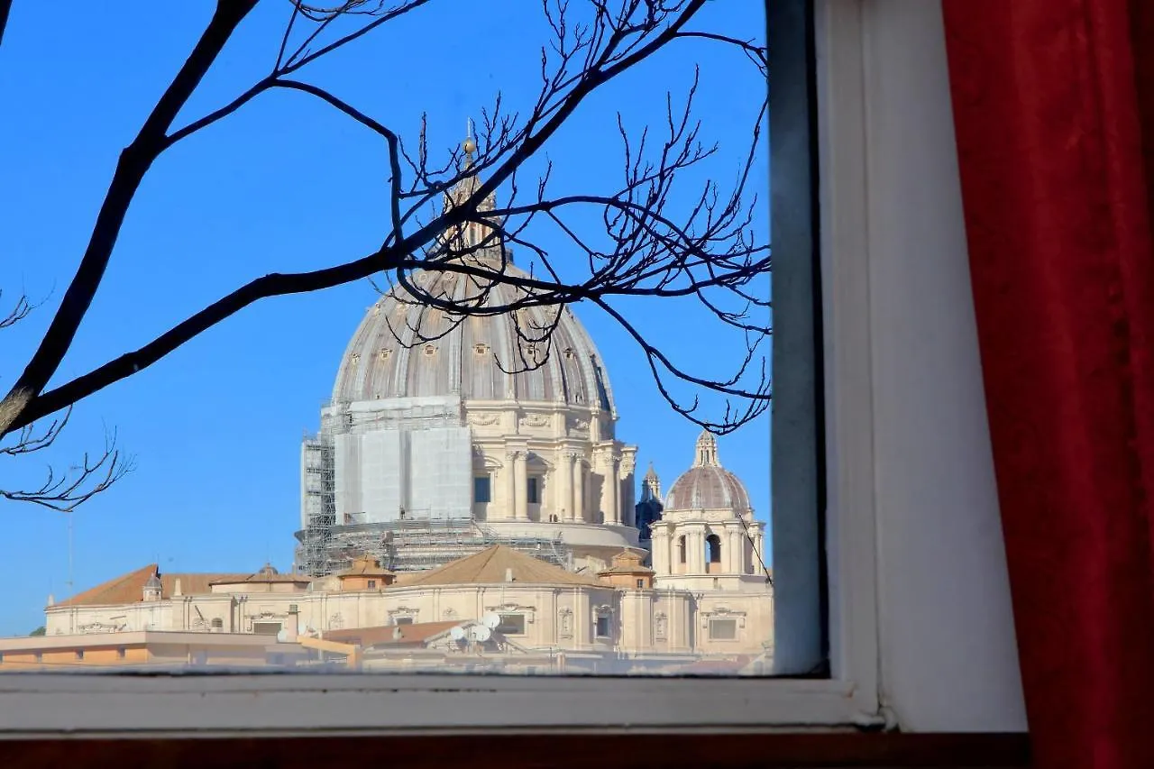 Timeless St Peter Terrace Apartment Rome