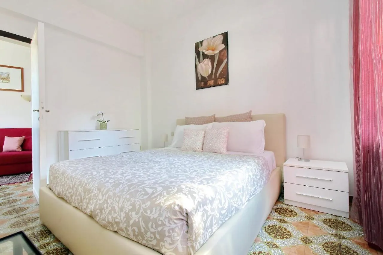 Timeless St Peter Terrace Apartment Rome