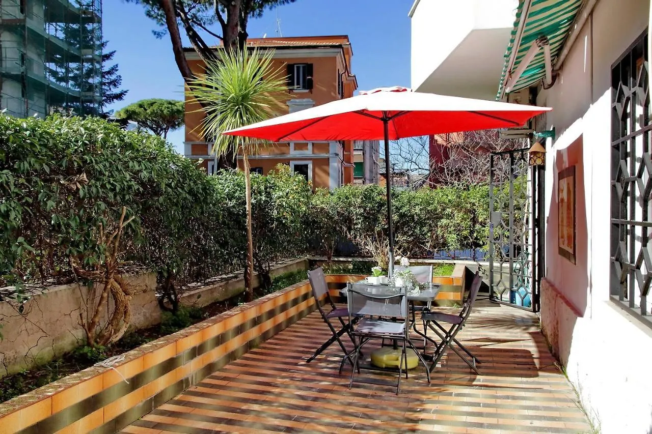 Timeless St Peter Terrace Apartment Rome